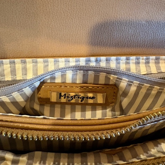 Miztique designer collection cross body tan purse gold accents - Picture 4 of 11